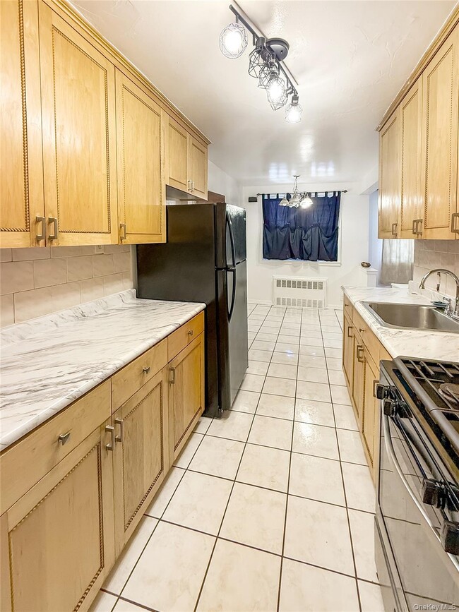 Building Photo - 1043 E 57th St