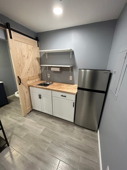 Building Photo - 1 Candice Ct