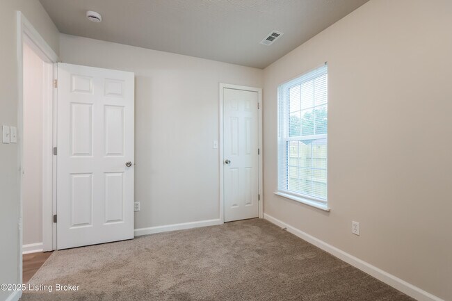 Building Photo - 257 S Shore Dr