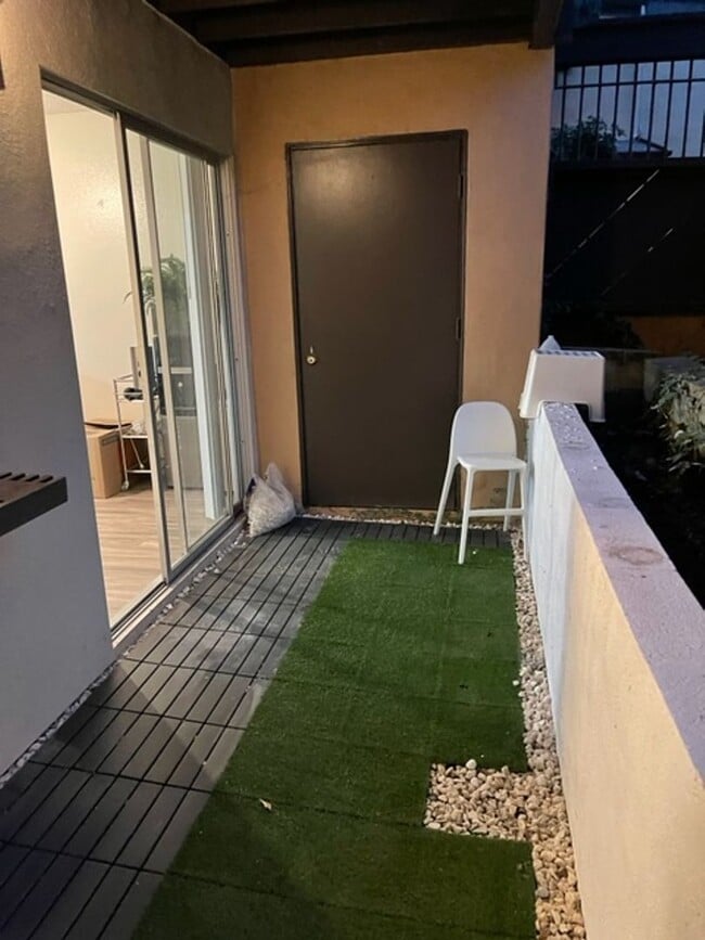 Building Photo - 2 Bedroom 2 Bath Single Story Condo in Mission Valley- Park Villas North