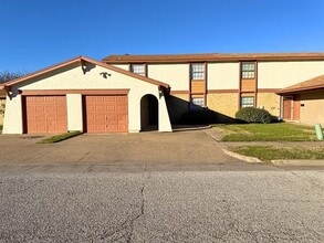 Building Photo - 1021 Pleasant Valley Ln