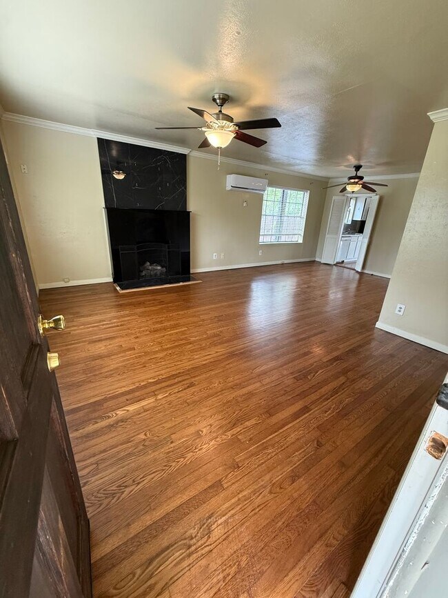 Building Photo - Welcome to this charming Tudor-Styled home in the heart of Fort Worth!