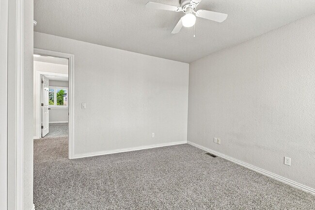 Building Photo - $3,040.95, 6 bed, 4 bath located in Colorado Springs