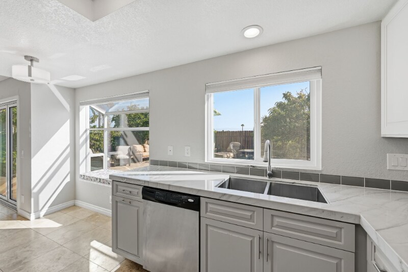 Building Photo - 1727 Avenida Alta Mira