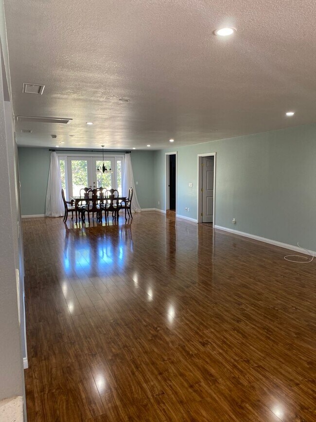 Building Photo - Spacious home in Upper Ojai