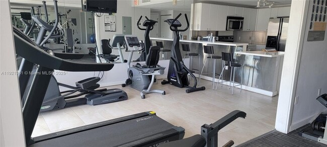 Building Photo - 2740 SW 28th Terrace