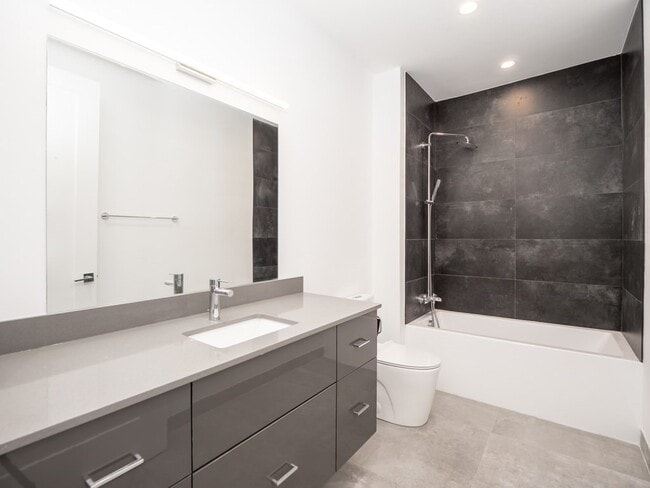 Building Photo - 340 W 2nd St