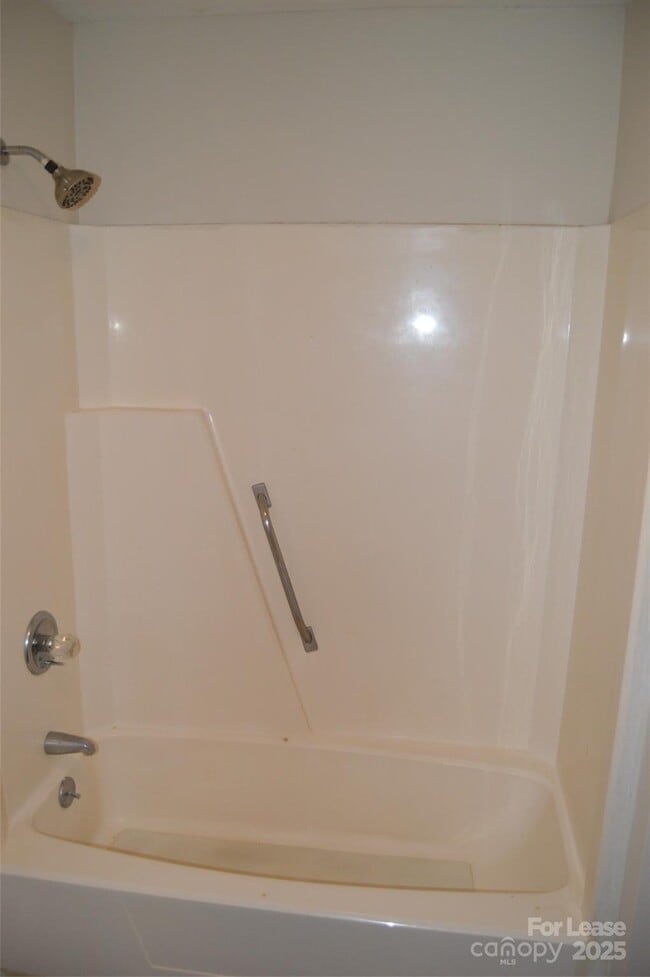 Building Photo - 309 Vance St