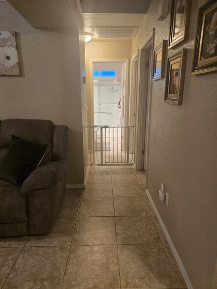 Building Photo - 6225 Colony Park Dr