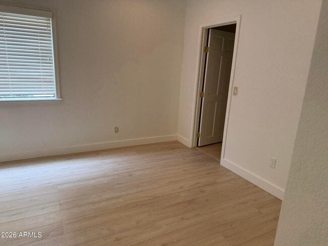 Building Photo - 8377 E Thoroughbred Trail
