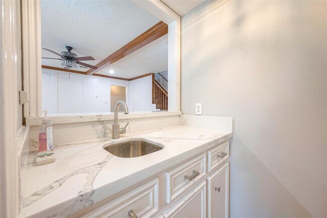Building Photo - 15511 Rana Ct