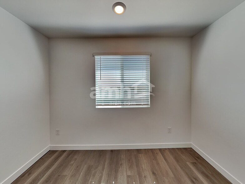 Building Photo - 6210 W Calle Lingo