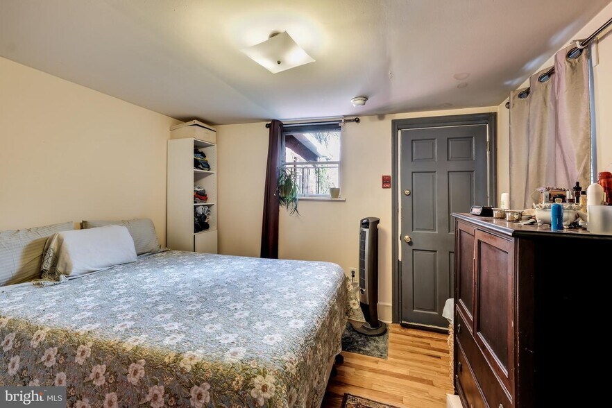 Building Photo - 2441 Fairmount Ave