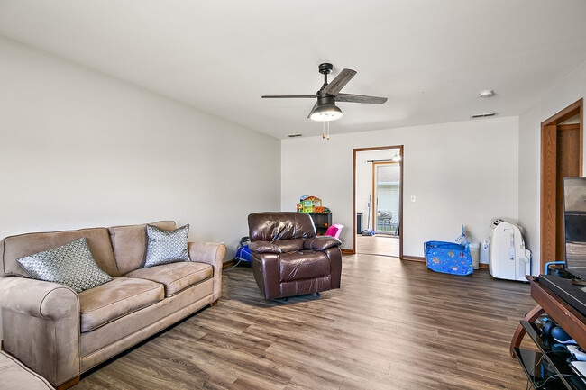 Building Photo - 315 N School St