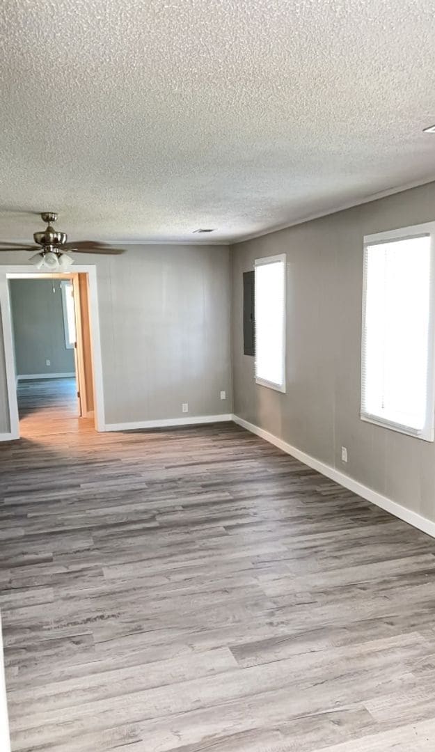 Building Photo - 4 Bed/2 Bath House
