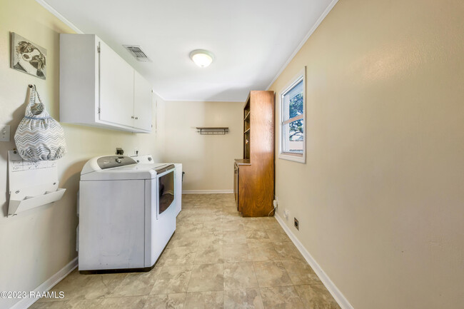 Building Photo - 110 Lana Dr