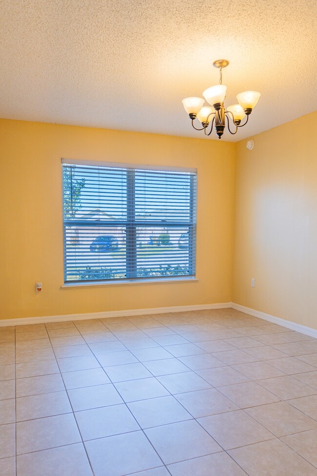 Building Photo - 274 Curtis Ave