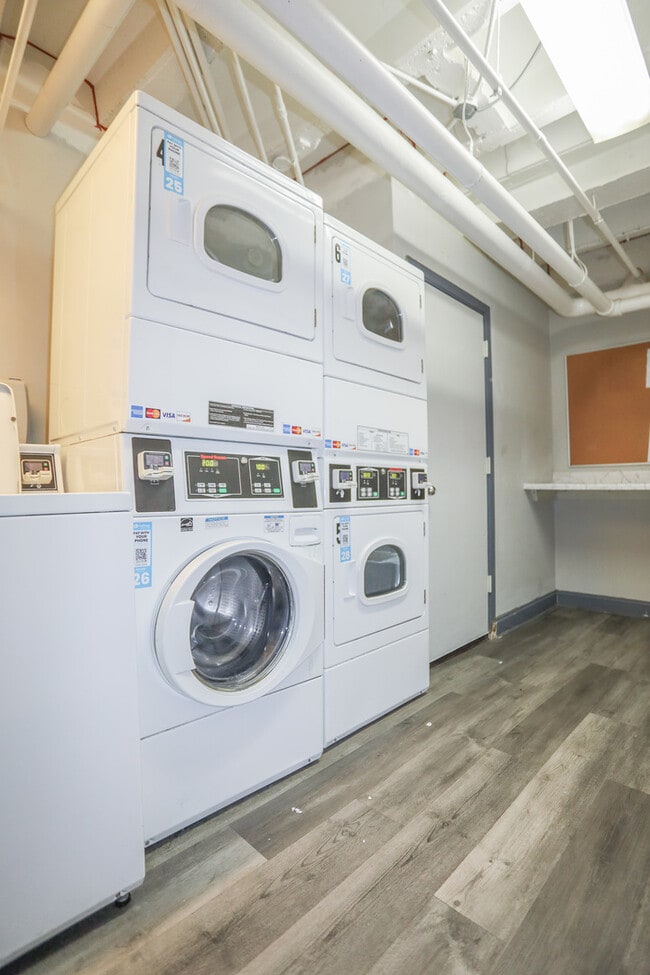 Building Photo - 5210 S Woodlawn Ave