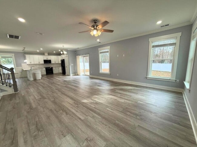 Building Photo - 6810 City View Dr