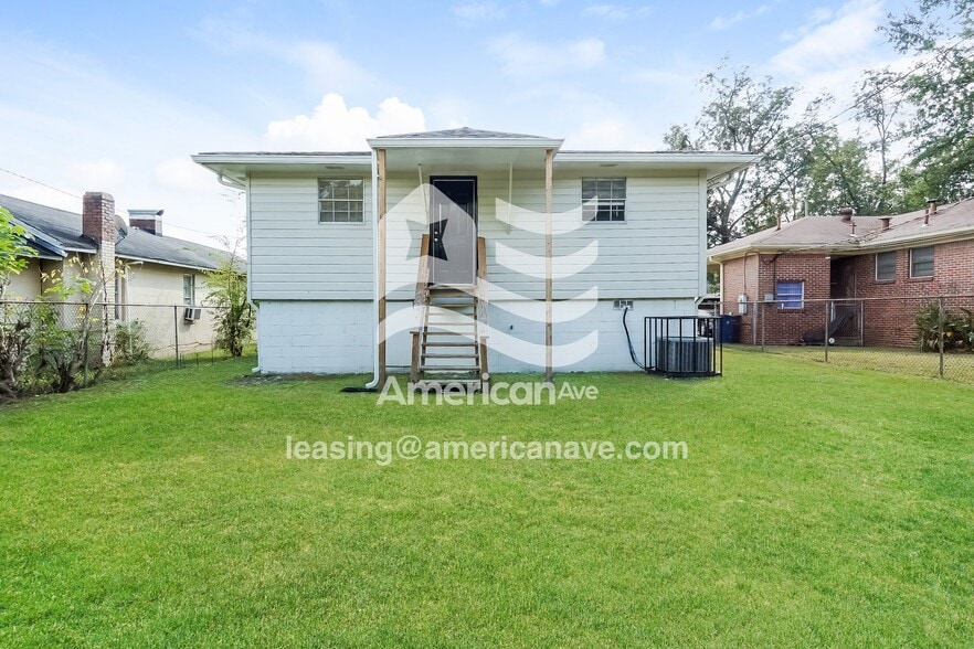 Building Photo - 608 Jerry Coleman St