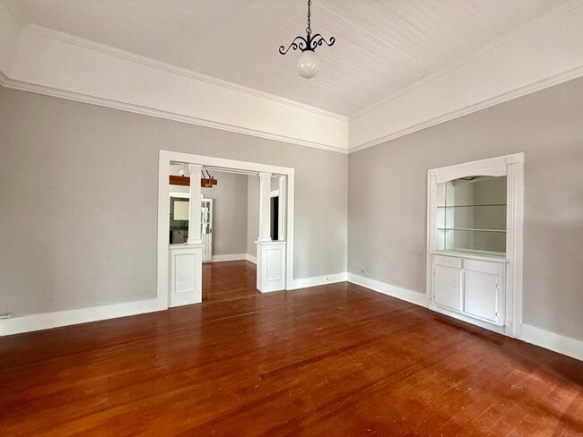 Building Photo - 583 N Monroe St