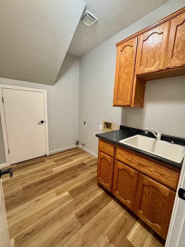Building Photo - Spacious 2 Bed, 2.5 Bath Home with Loft, Vaulted Ceilings & Private Yard