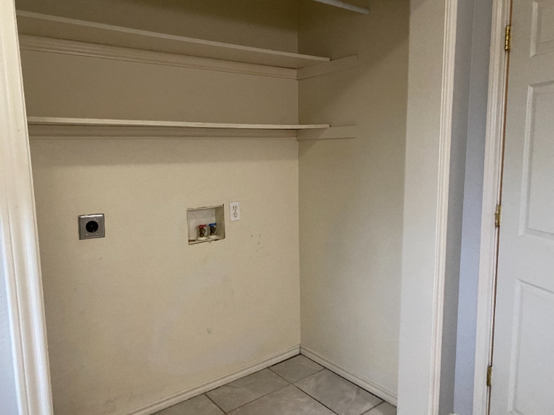 Building Photo - 2024 Olive St