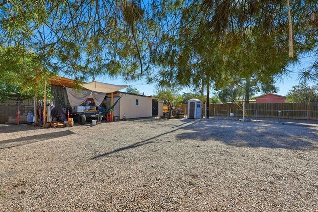 Building Photo - Light-Filled Tucson 2 Bedroom Rental – Move In This November!