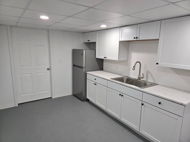 "In-law Suite" Culinary Station - 151 Lilac Dr