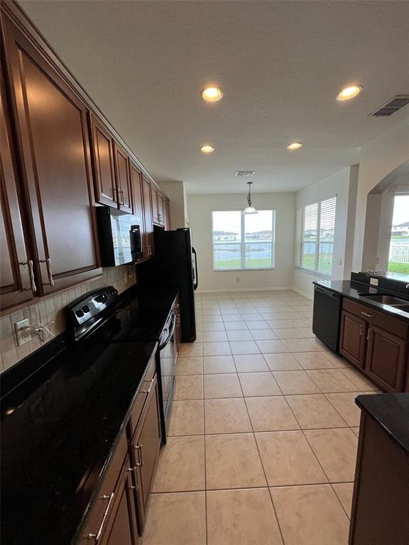 Building Photo - 10757 Pictorial Park Dr