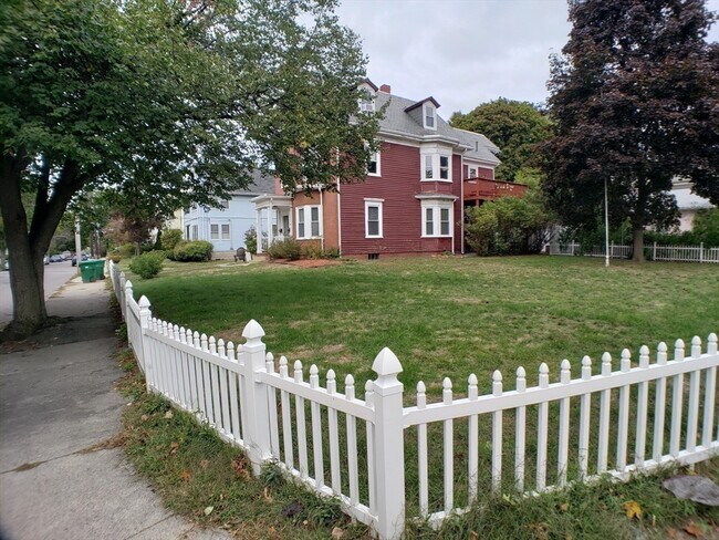 Building Photo - 44 Sharon St