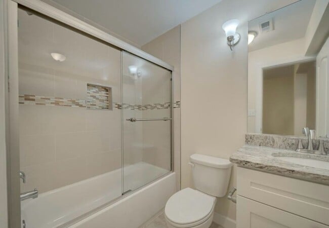 Building Photo - 18413 Cedar Dr