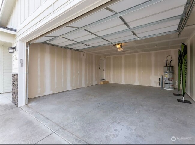 Building Photo - New Construction Three Bedroom Two Bath Be...