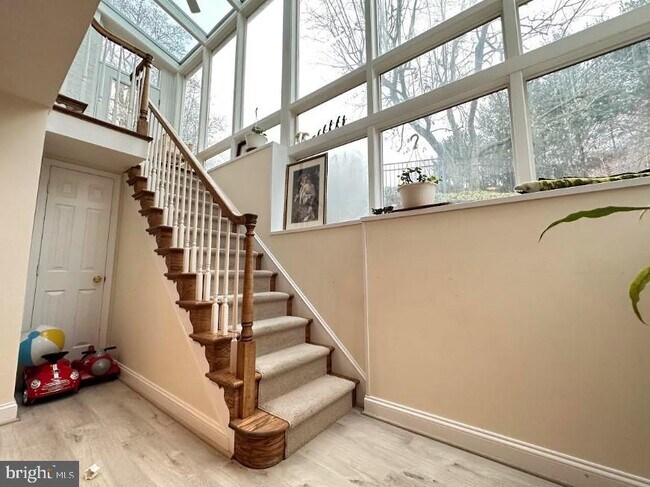 Building Photo - 9915 S Glen Rd