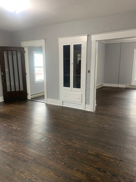 Dining room - 276 E 6th St