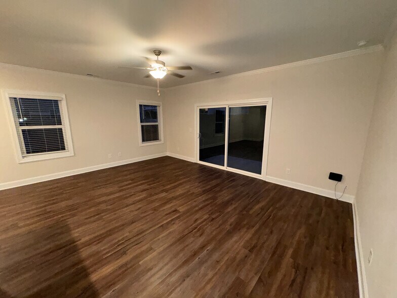 Building Photo - Room in Townhome on Thalweg Dr