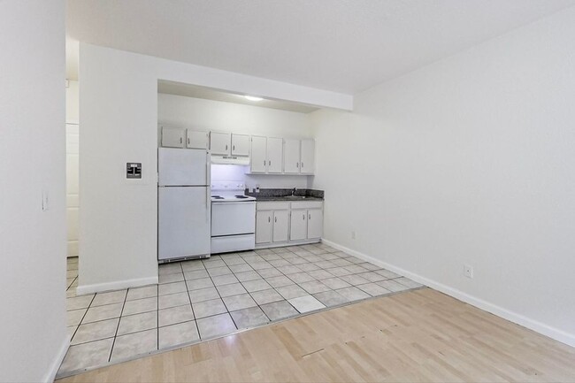 Building Photo - 1707 36th Ave