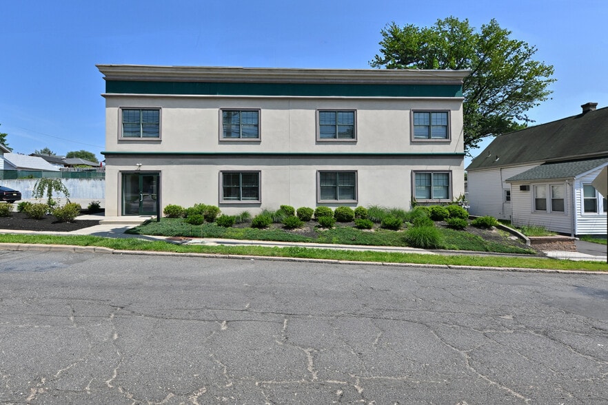 Building Photo - 59 Lincoln Ave
