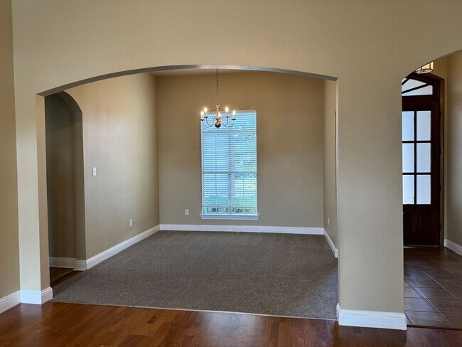 Building Photo - Beautiful 4 Bed/3 Bath Home For Lease In Z...