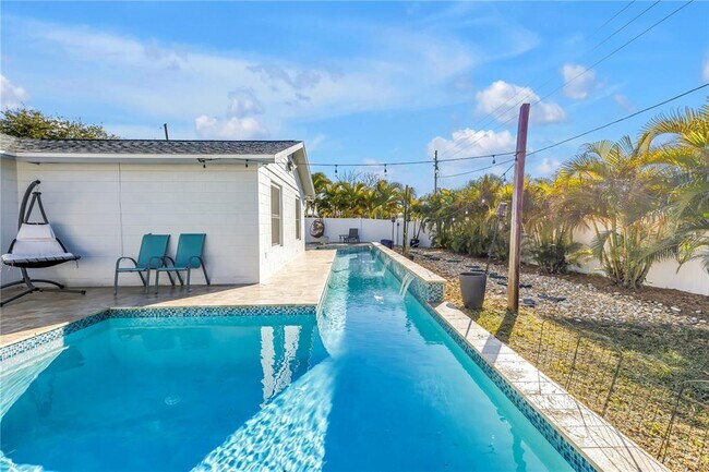 Building Photo - 354 74th Ave NE