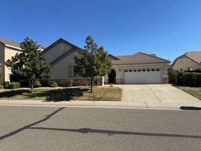 Building Photo - Stone Creek 4 Bedroom, 2 Bathroom, 2509 Sq...