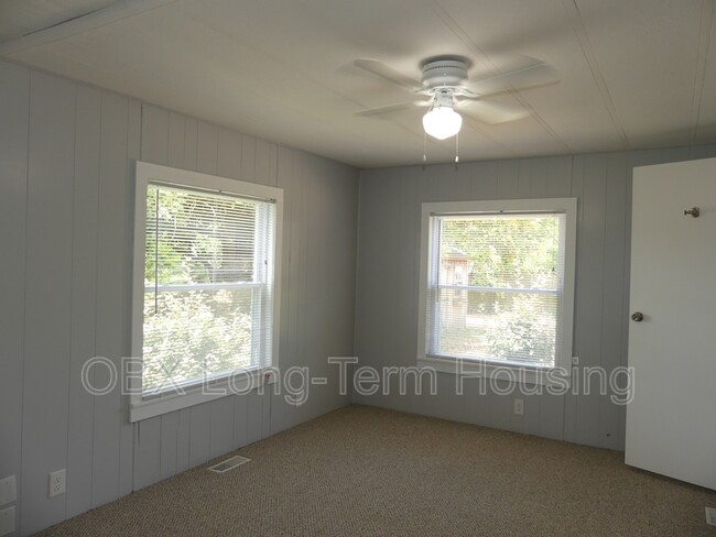 Building Photo - 111 Faris Dr