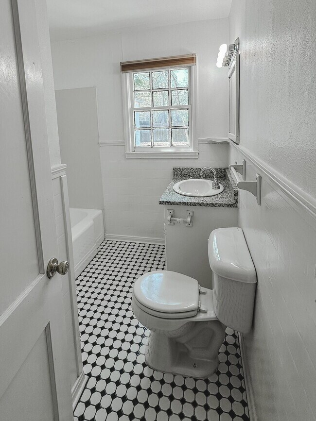 Building Photo - 2605 35th St