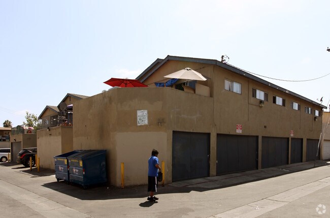Building Photo - 331 E Leatrice Ln