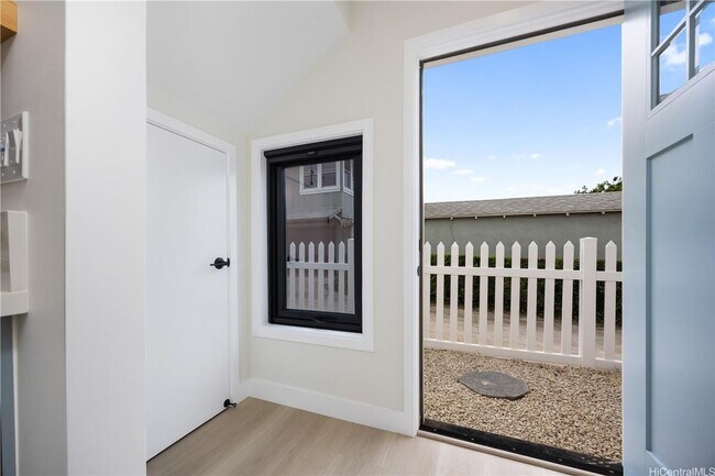 Building Photo - Bright & Renovated 2BD/1BA in Wilhelmina Rise – Move-In Ready!