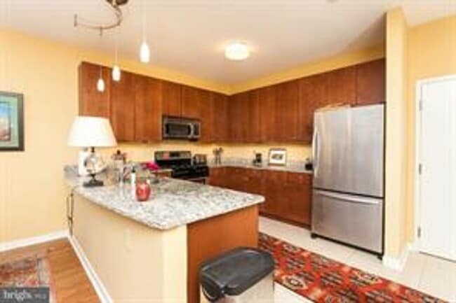 Building Photo - 2026/2027 Gorgeous Village Lofts 2bd plus ...