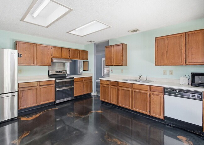Building Photo - "Charming 3-Bed in Schertz with Spacious 2246 Sq Ft Layout!"