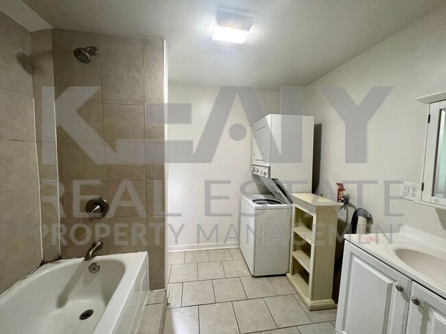 Building Photo - 503 Southdown Pl