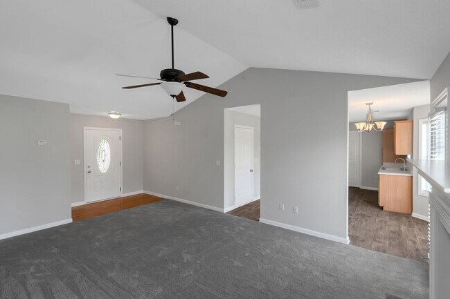 Building Photo - Exceptional 3BR / 2BA Ranch with Expansive Back Yard & Privacy Fence!