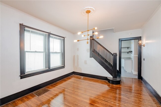 Building Photo - 57 Anthony St